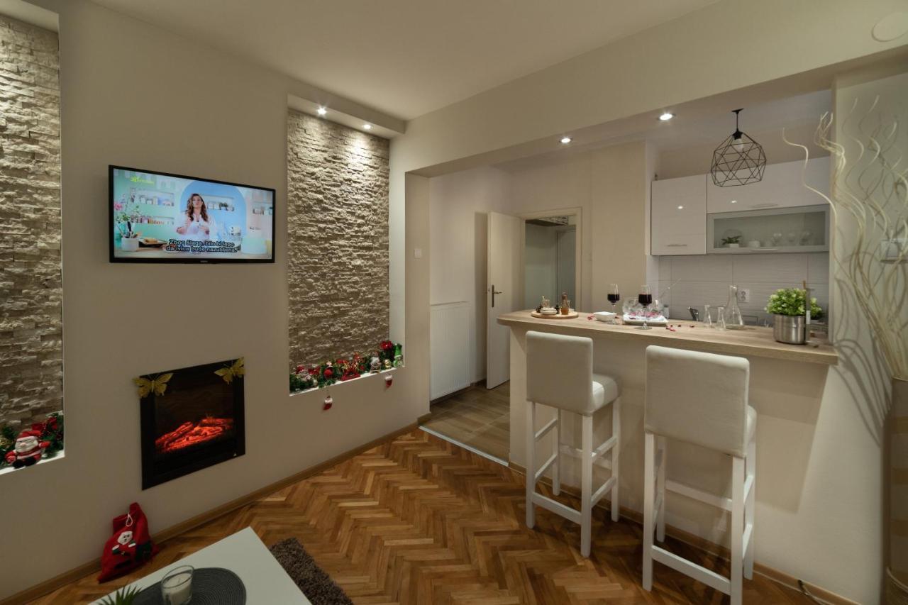 Gold Apartman วรชาซ ภายนอก รูปภาพ